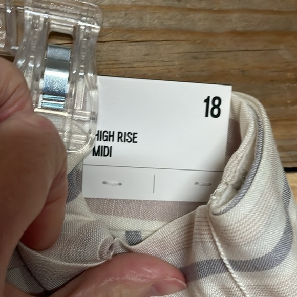 Express size 18 high rise midi white with multicolor stripes and tie 3” shorts - Picture 4 of 9